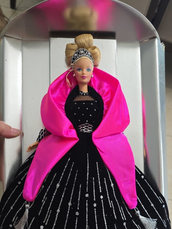 Barbie Other - 1990 Happy Holidays Barbie Special Edition